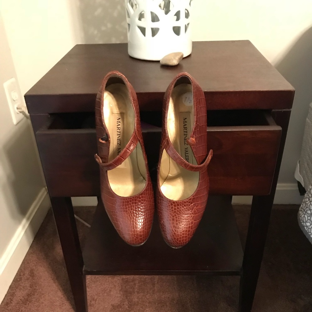 Shoes - Picture 3 of 3